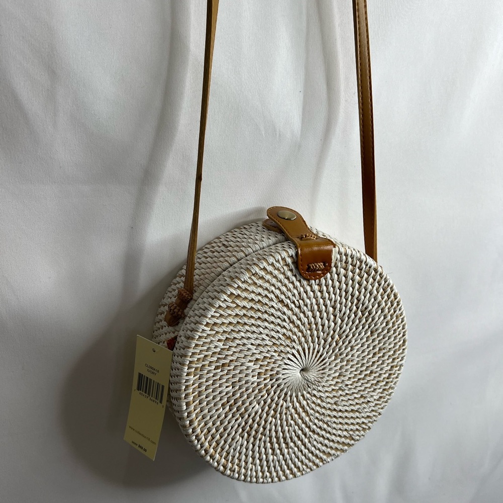 Collection 18 Handcrafted Round Rattan Bag - Picture 4 of 6